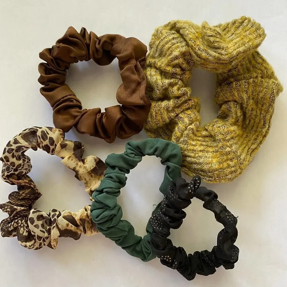 𝅺Set of 5 Scrunchies - Gold Snakeskin